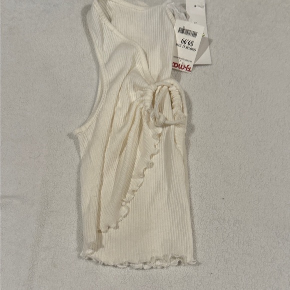 White Ruffled Crop Top - Picture 4 of 4